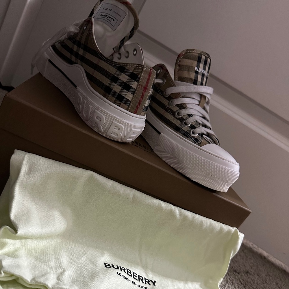 Burberry shoes